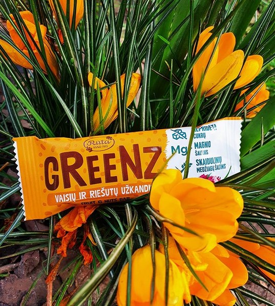 SweeganUk's tweet photo. A fruit and nut bar with amaranth seeds is a source of magnesium. Magnesium helps maintain a healthy nervous and muscular function and is instrumental in fighting the feeling of weariness and fatigue. #noaddedsugar #veganfood  #naturalsweets #gymfood #gymfooduk #uksweegan #vegan https://t.co/UwSJmDvOhj