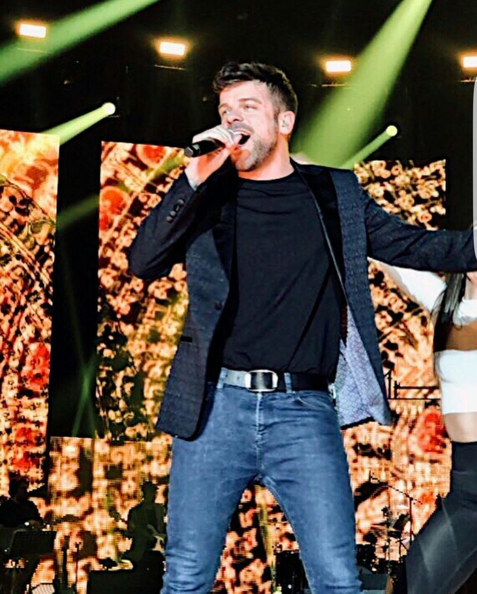 rickymerinocat's tweet photo. Hoy se cumplen 2 años desde que pudimos escuchar a Ricky cantando Let me Entertein You sobre el escenario del Palau y disfrutando junto a sus 15 compis.
#2AñosLibres https://t.co/B3NfLQFcHW