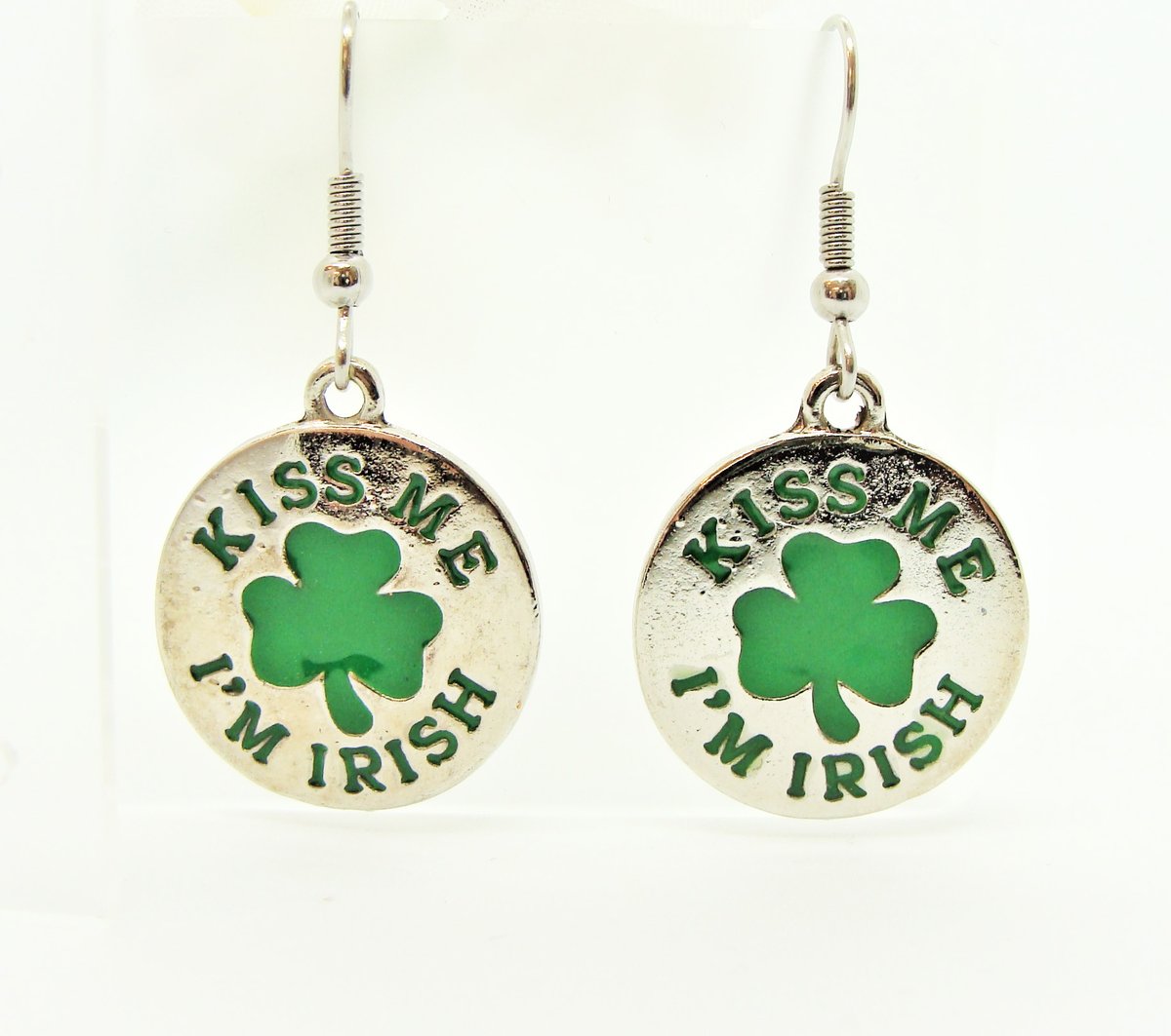 girliegals12's tweet photo. Kiss Me I'm Irish Dangle Earrings: https://t.co/ERuwyiZZ2I…/…/ref=sr_1_15… #StPatricksDay #Irish #greenearrings #shamrocks #kiss #cute #whimsical #party #funtowear #silverdisc #handmadeatamazon #amazonjewelry #giftsforher #shopsmallbusiness https://t.co/Mlhp79McRH