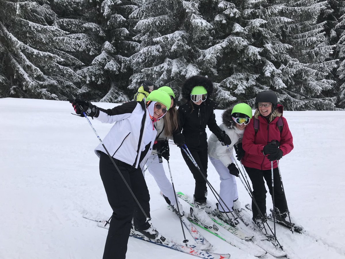 dallamPE's tweet photo. ⁦@DallamSchool⁩ ⁦@dallamPE⁩ day 2, snowing, laughing, falling 😂 https://t.co/9AiKIJlgMx