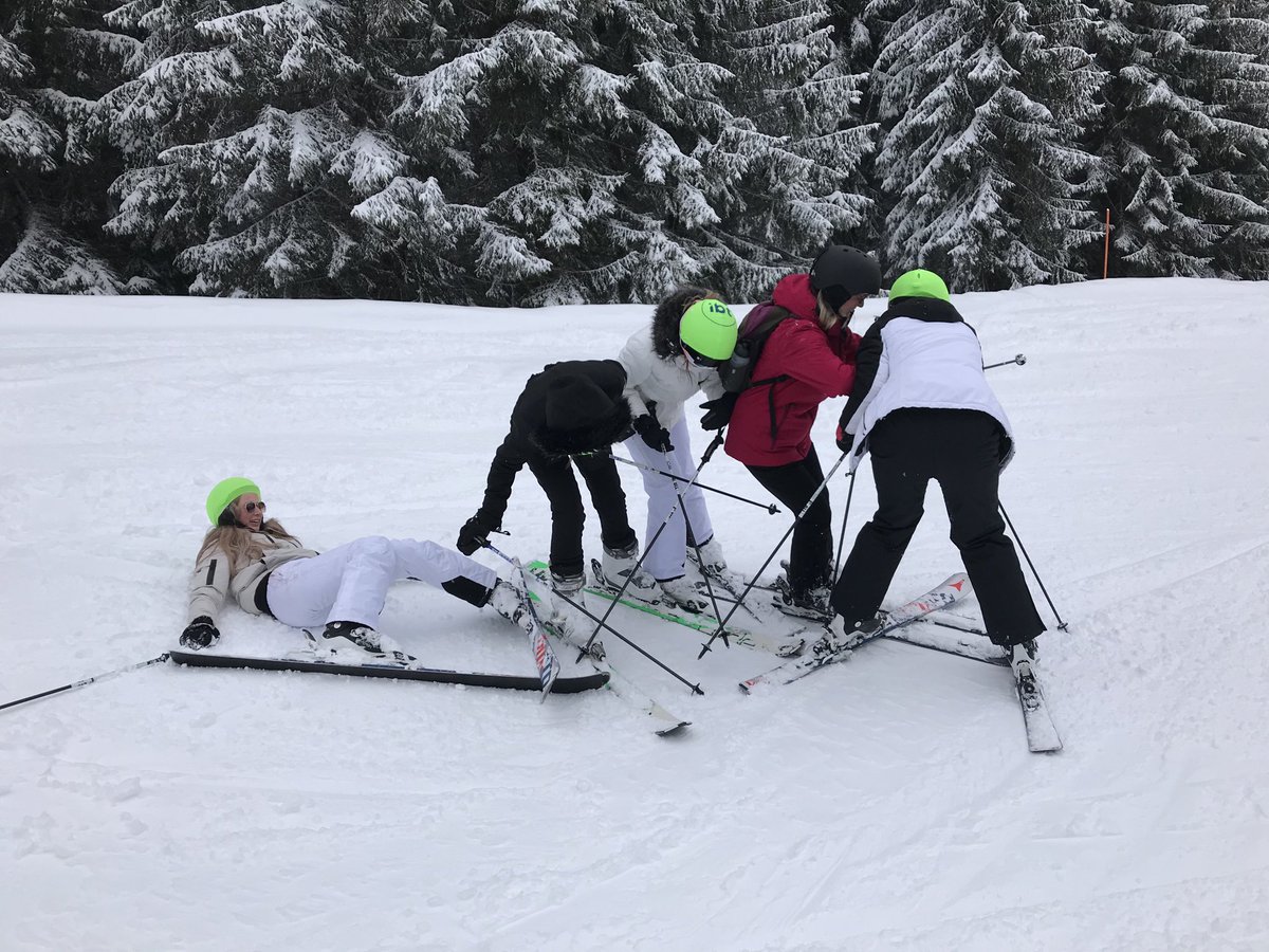 dallamPE's tweet photo. ⁦@DallamSchool⁩ ⁦@dallamPE⁩ day 2, snowing, laughing, falling 😂 https://t.co/9AiKIJlgMx