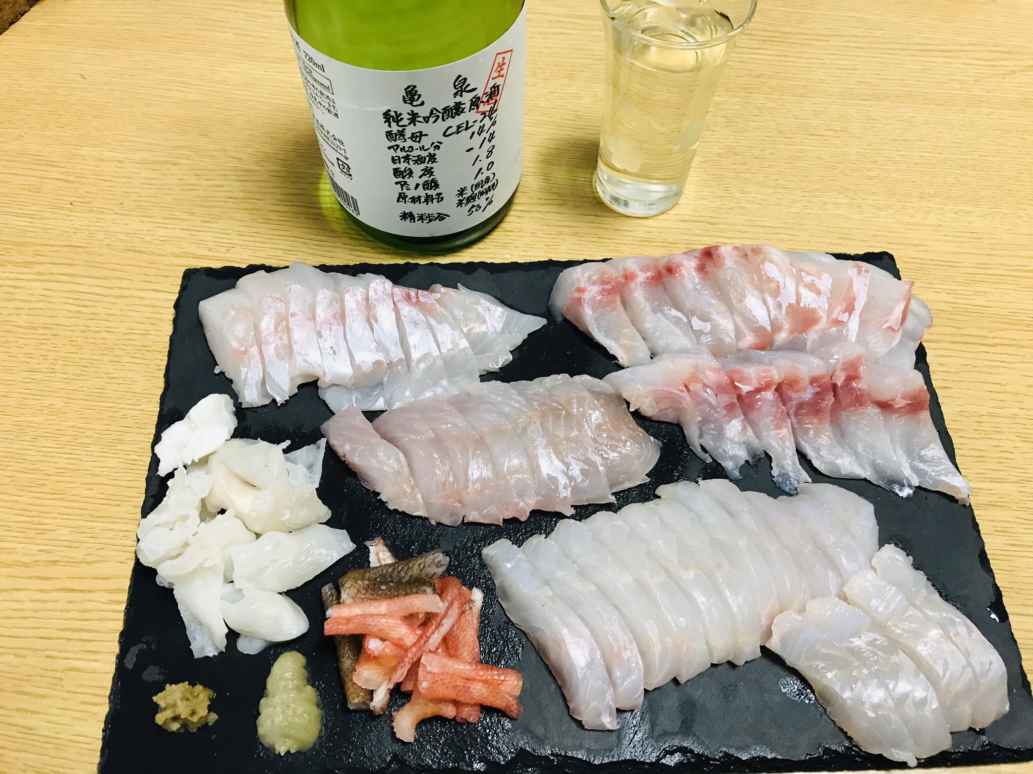 多田水産 本日のお刺身はオオスジハタ マハタ ウッカリカサゴ アヤメカサゴ 釣った翌日にハタとウッカリ比べたら明らかにウッカリが一段落ちてたので カサゴ2種は軽く昆布締めです 後は皮と浮き袋の湯掻いたんです美味しい美味しい お酒は 多田水産 本日のお刺身はオオスジハタ マハタ ウッカリカサゴ アヤメカサゴ 釣った翌日にハタとウッカリ比べたら明らかにウッカリが一段落ちてたので カサゴ2種は軽く昆布締めです 後は皮と浮き袋の湯掻いたんです美味しい美味しい お酒は