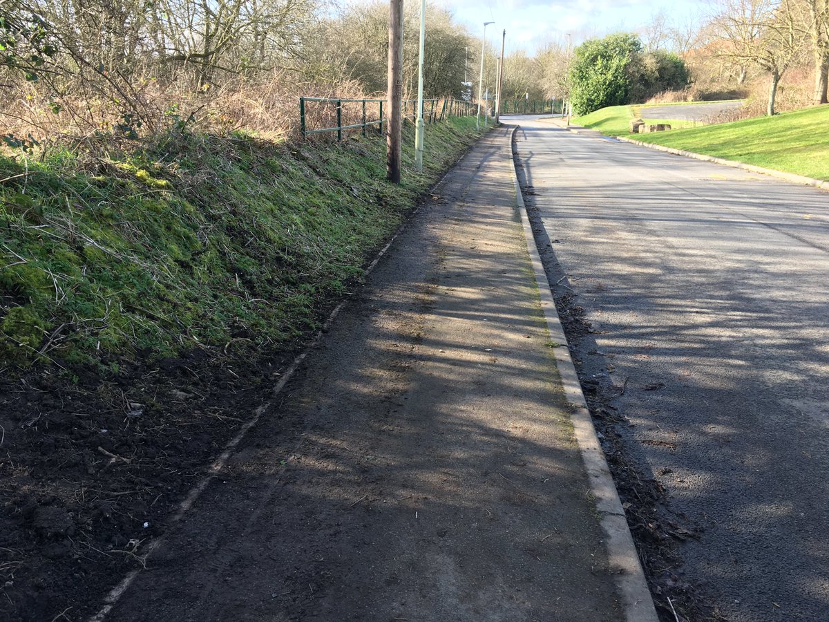 darlingtonbc's tweet photo. Community payback teams organised by @DTVCRC have been praised for their efforts in helping maintain Darlington's parks and green spaces. Find out more at: https://t.co/sPV0FX6T1X https://t.co/b3Z2IMwASy