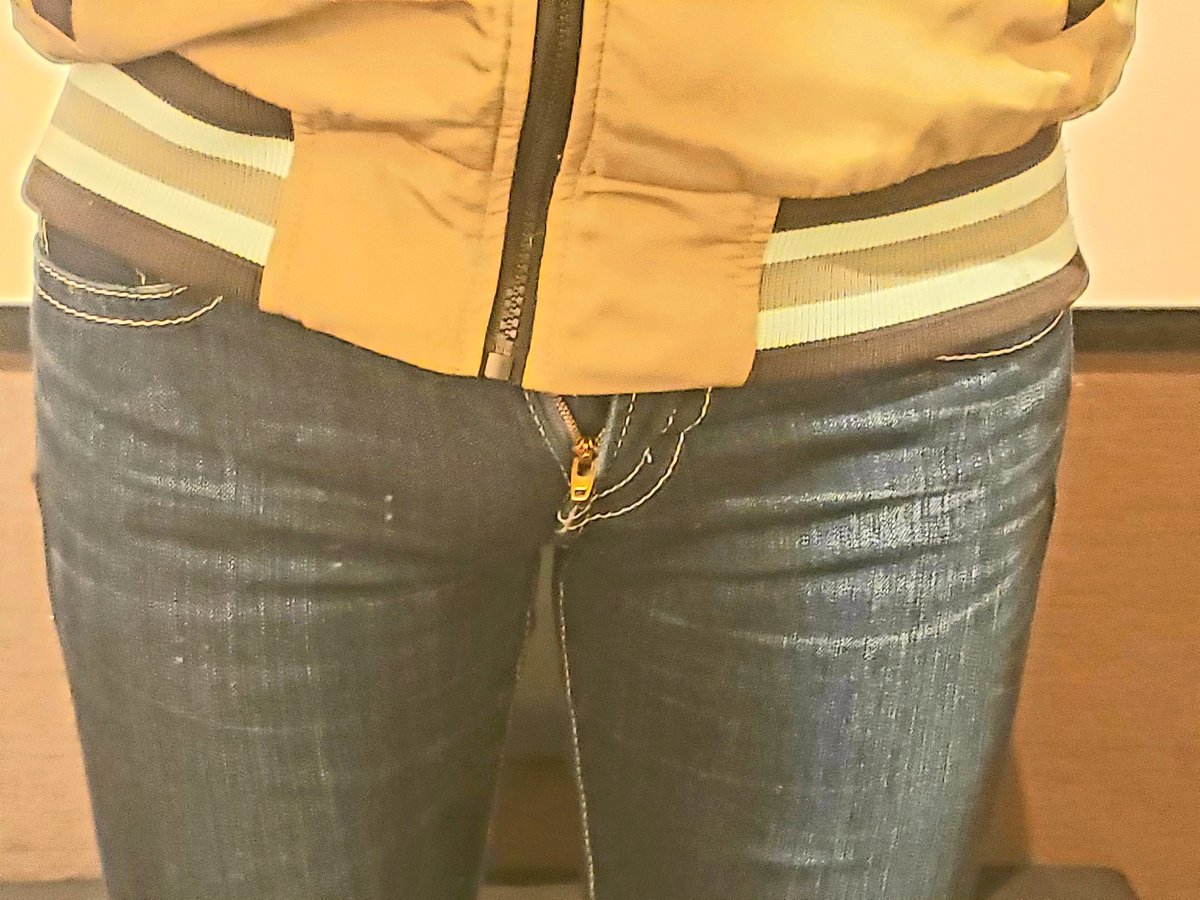 moussyjeans241's tweet photo. マウジーのデニム履いてます。
チャック開けています。 https://t.co/xZZk9yqILR