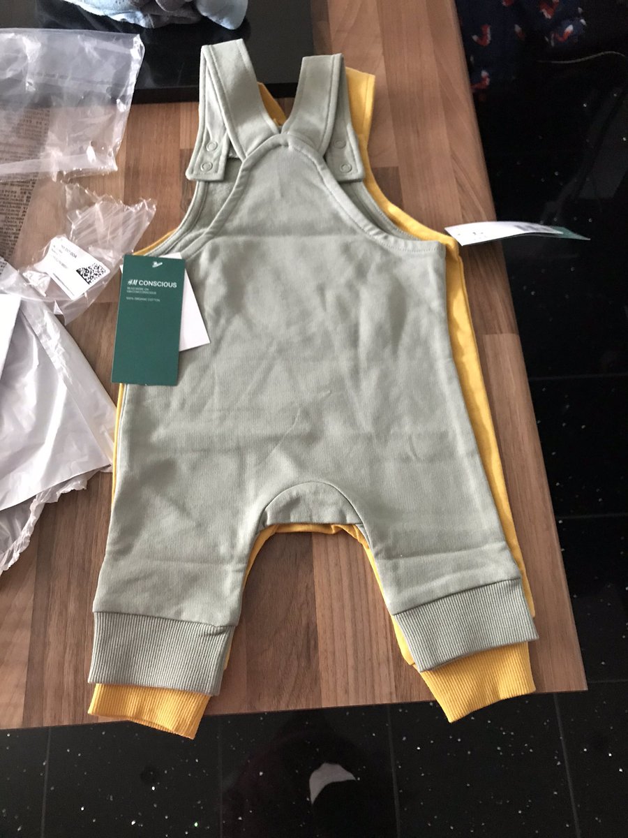 SarahClark1989's tweet photo. @hmunitedkingdom  I ordered 2 sets of dungaree’s (they are the same dungaree just in 2 different colours). They’ve come today and both say 2-4months on the packaging and tags but they are different sizes..... https://t.co/tXb010YCK4