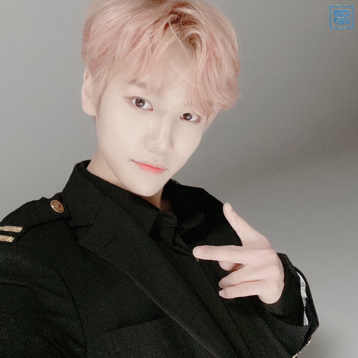 McndOfficial_'s tweet photo. ⚠시력 주의⚠

사진을 보는 순간 너무 빛이나 실명될 수 있으니 조심하시길 바랍니다🕶

#캐슬제이 #Castle_J #빅 #BIC #���재 #MINJAE #휘준 #HUIJUN #윈 #WIN
#into_the_ICE_AGE #ICE_AGE https://t.co/4BXlyUieRT