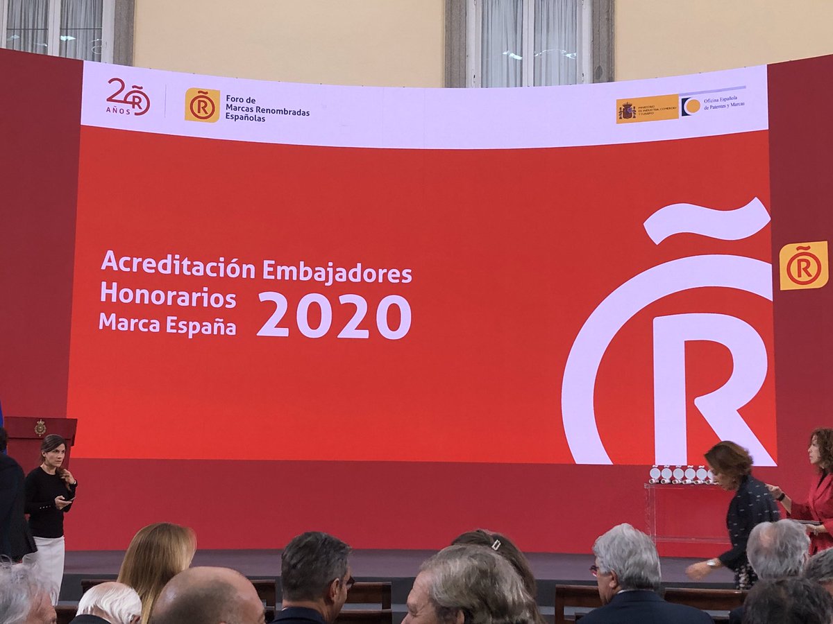 alfonsojimenezf's tweet image. .@_PeopleMatters y @RecruitErasmus hoy en el Palacio Real de El Pardo en el acto de @BrandsofSpain y el @mincoturgob de acreditación de embajadores honorarios de la Marca #España entregados por S.M @SARFelipeVI
