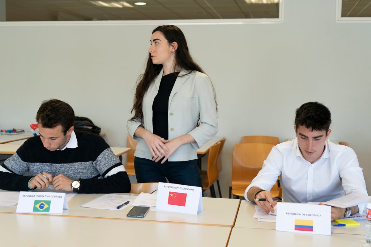 Desde el Club de Debate y MUNs de la <a href="/universidadcjc/">UCJC</a> ya nos estamos preparando para la temporada de MUNS ¿Tú también quieres participar en este tipo de actividades? Permanece atento a nuestras publicaciones para no perderte nada.