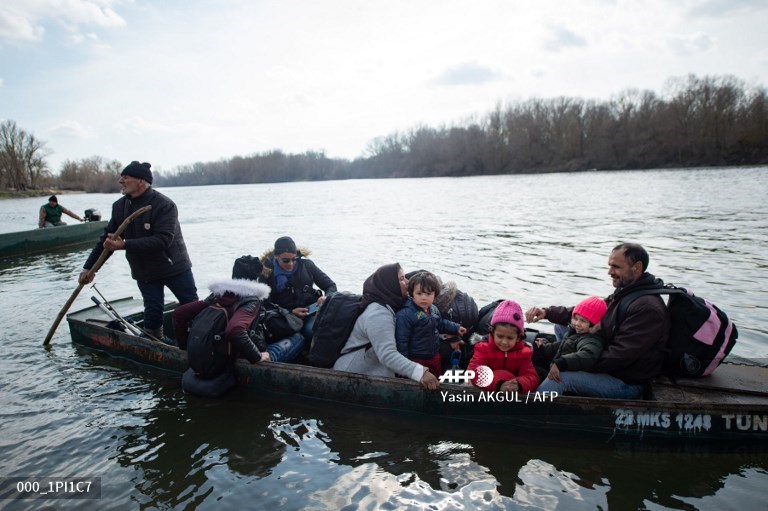 AureliaBAILLY's tweet photo. EU diplomats head to Turkey amid migrant crisis #AFP 
https://t.co/wBJPjWJiJU

📸 @yasinnakgul
📸 @ozannkosee
📸 @ArisMessinis
📸 @SakisMitrolidis https://t.co/9TrWnGhYjy