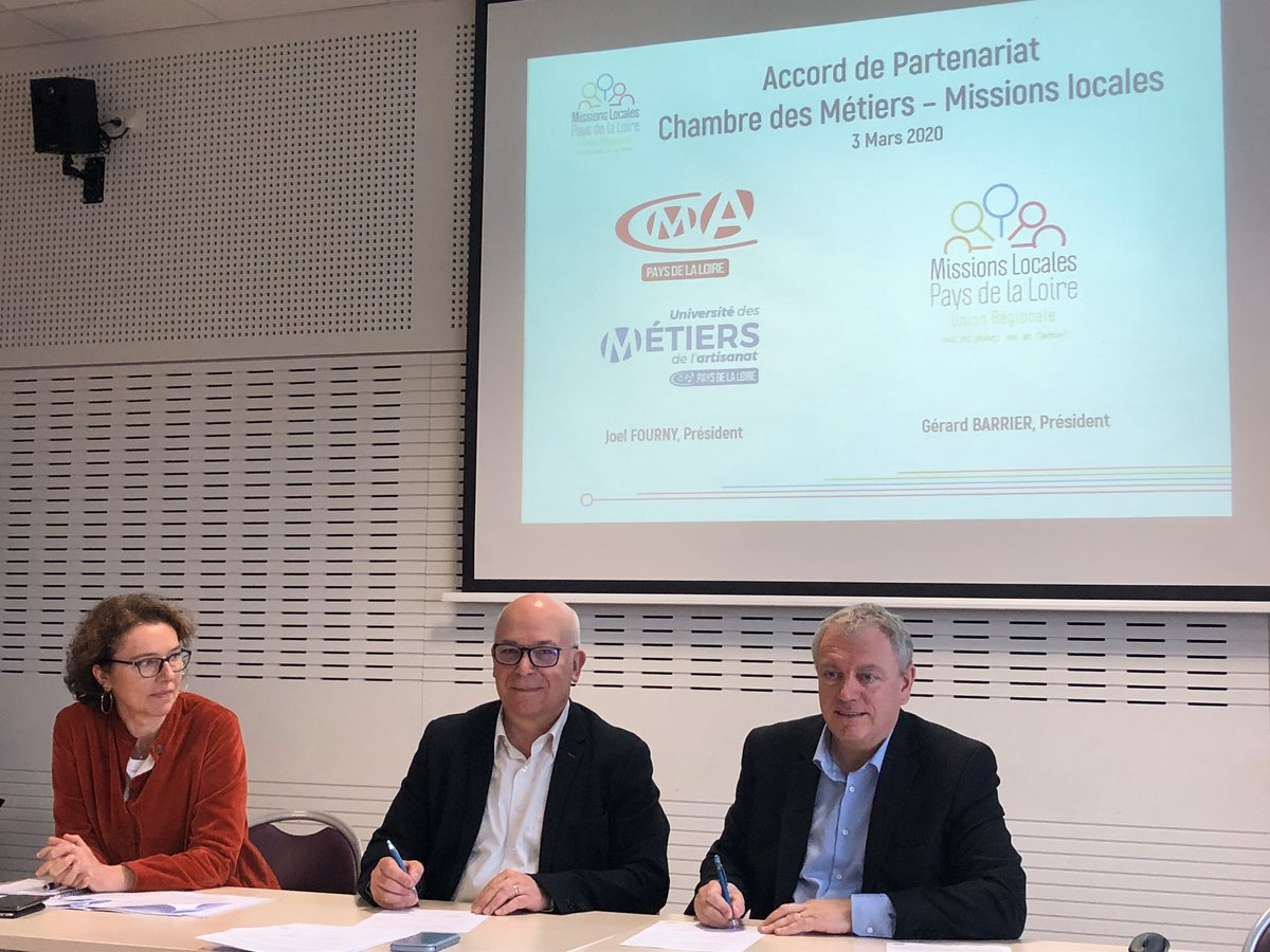 JoelFourny's tweet photo. signature de la convention de partenariat entre Missions Locales PDL @URML_pdl et la CMAR PDL @cmarPDL renforcer les partenariats  dans le domaine de l’emploi et l’apprentissage des jeunes et afin de sécuriser leurs parcours et répondre aux besoins des entreprises Artisanales https://t.co/RIHDj8NDFk
