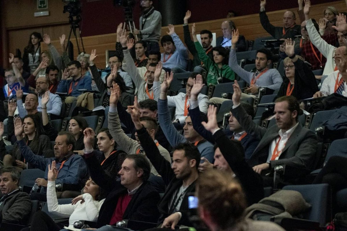 GasteizB's tweet photo. Vivimos momentos muy inspiradores la semana pasada en la I Edición del Gasteiz Sport Business. 

Ponentes muy interesantes y amplia variedad de temas que unieron deporte y negocio. 

Tú, ¿con cuál te quedaste? 

#GSB20 #GasteizSportBusiness #sportbusiness #negocio #deporte https://t.co/xCTqt4wr3C