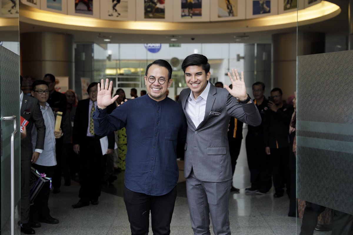 SyedSaddiq's tweet photo. Thank you KBS.

It has been an honour serving all of you.

Apabila kita berhadapan dengan situasi yang menuntut kita untuk memilih, ingat, sentiasalah memilih yang boleh mengangkat nilai moral dan integriti kita, bukan kuasa atau kepentingan peribadi. https://t.co/r5W8sS3jYg