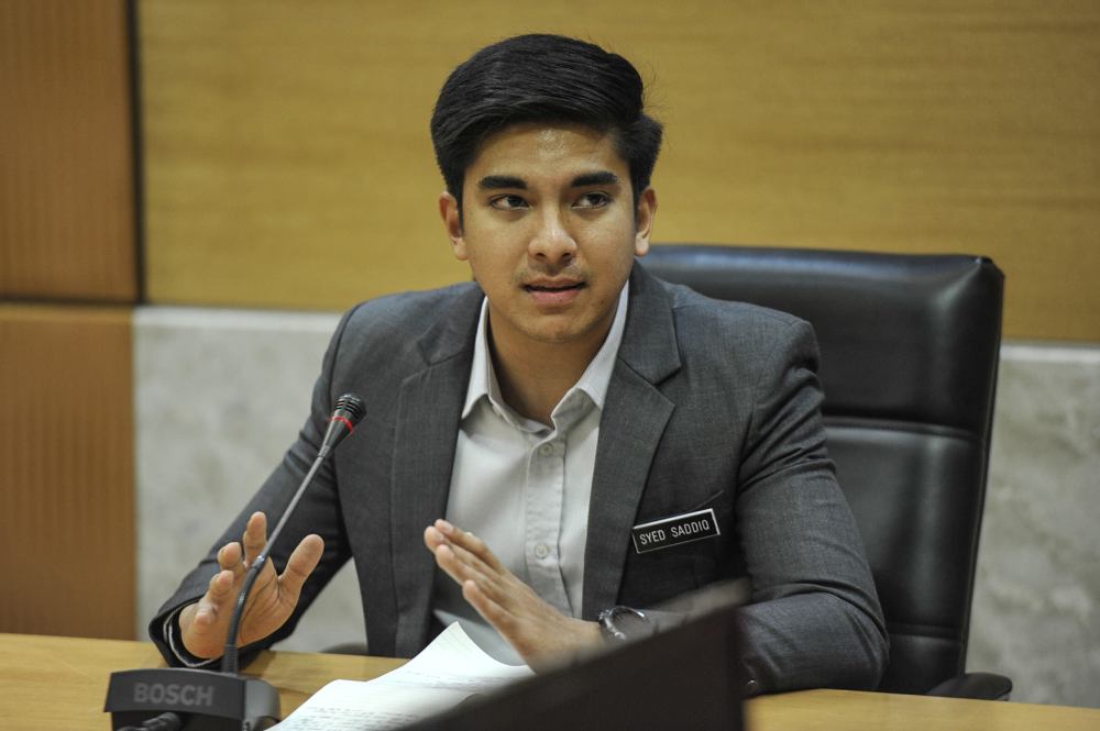 RajaPetra's tweet photo. Muar MP Syed Saddiq Abdul Rahman today said he will remain with PPBM and continue his struggle against corruption. He said this was the very reason he joined politics in the first place. Then why is he not fighting against Lim Guan Eng? Guan Eng is extremely corrupt, said MACC. https://t.co/3t7uV7qa9I