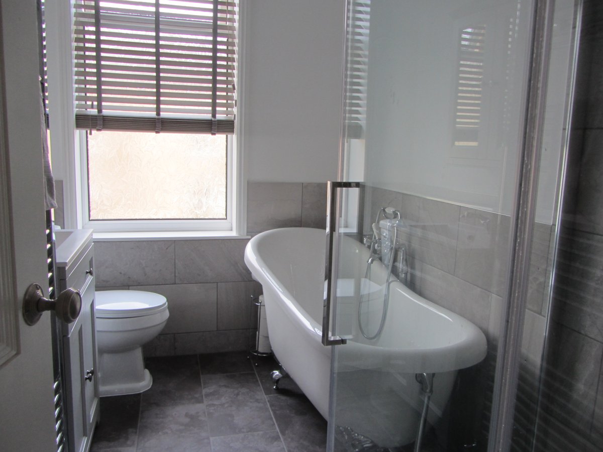SWresidential's tweet photo. TO LET - A fantastic opportunity to rent this 3 BED TERRACE in the popular location of RODLEY. https://t.co/kFWrTZtUKK https://t.co/6TiPEcwjBs
