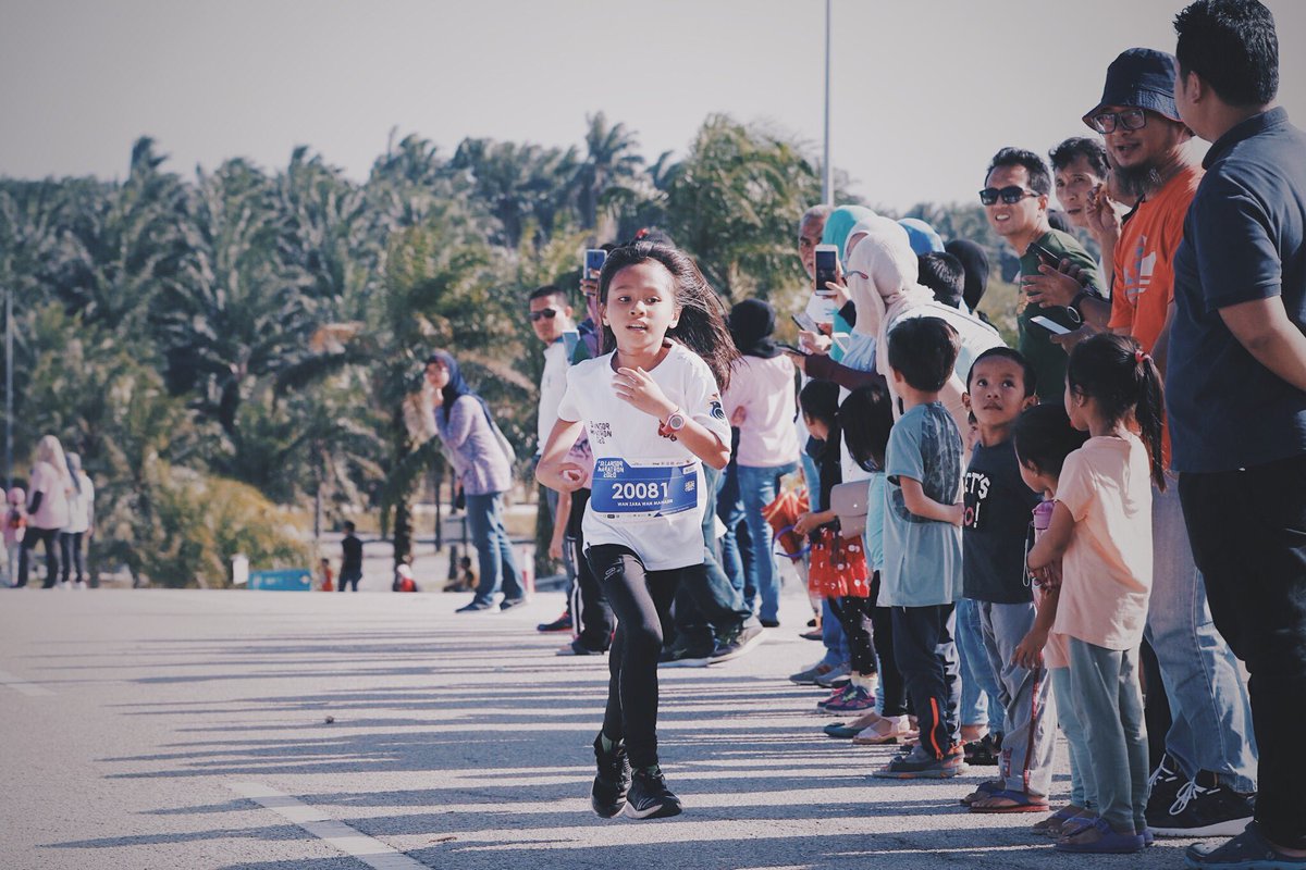 wanmahazir's tweet photo. Wan Zara @ Selangor Marathon 2020 😁✌🏻 #selangormarathon2020 #kiddash #2km #1st #runwanrun #funrun https://t.co/TH6QPMlWM0