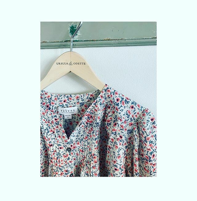 Spring blouse heaven, cutest print, statement sleeve, beautiful cut - the Jude <a href="/velvettees/">Velvet Clothing</a> has arrived &amp; we love it 😻 #velvettees #print #blouselovers ift.tt/3cBqWAO