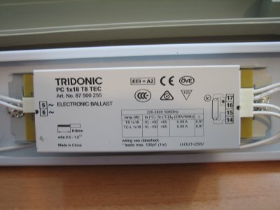 blogbombillas's tweet photo. #Tubo #led #Lexman Universal del #Leroy Merlin
https://t.co/BLQgXlei5L
Un tubo led de 8W compatible a 230V, con reactancia y con balastro electrónico.
Pero si lo conectamos a un equipo electrónico su consumo sube hasta 17.4W (casi lo que consume un fluorescente de 18W). https://t.co/7OR13hTey1