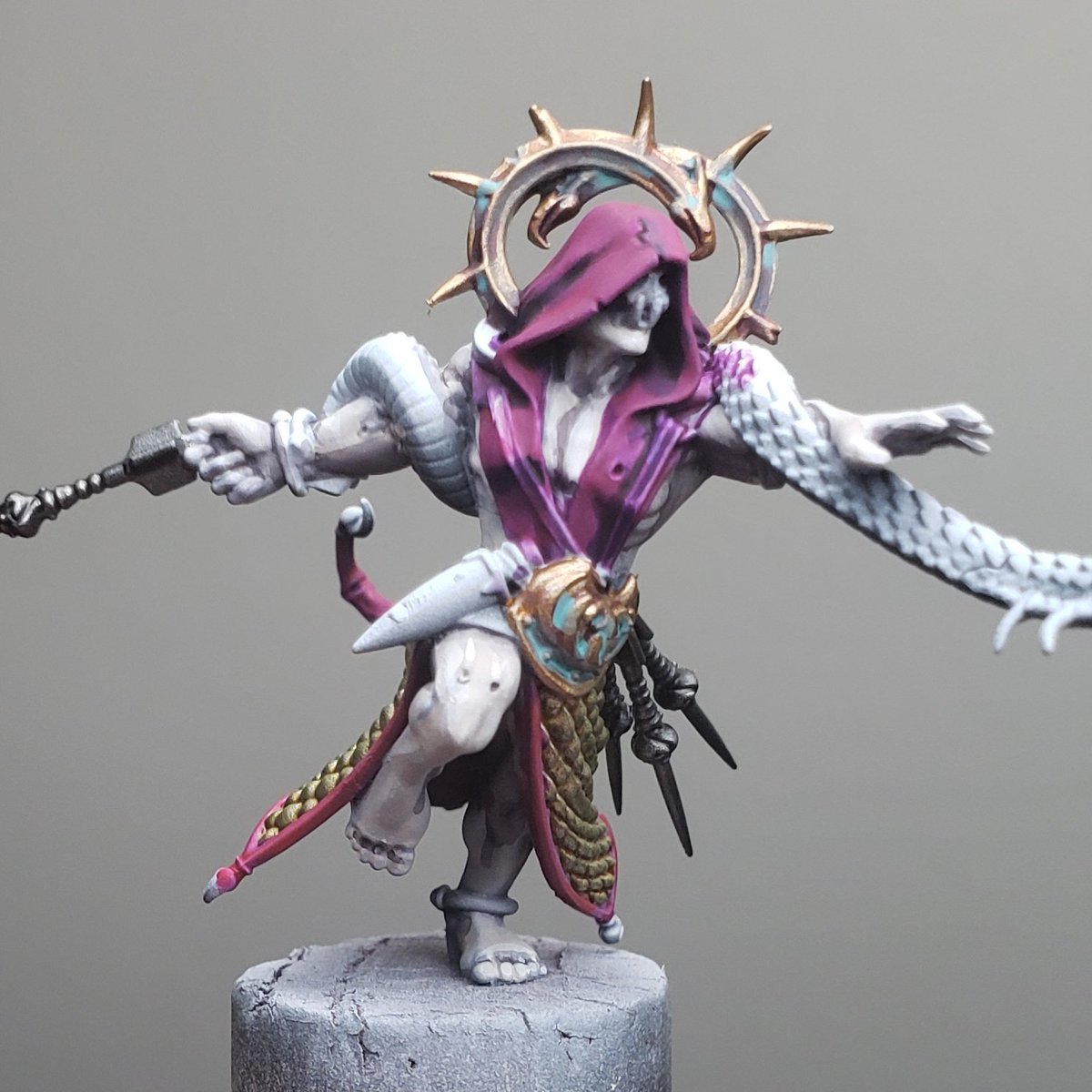 CV_Consigliere's tweet photo. Hard to photograph working on 10 miniatures at once so I just snapped one. #paintingwarhammer #ageofsigmar #warcry #Splinteredfang https://t.co/vbvn8e0ahe