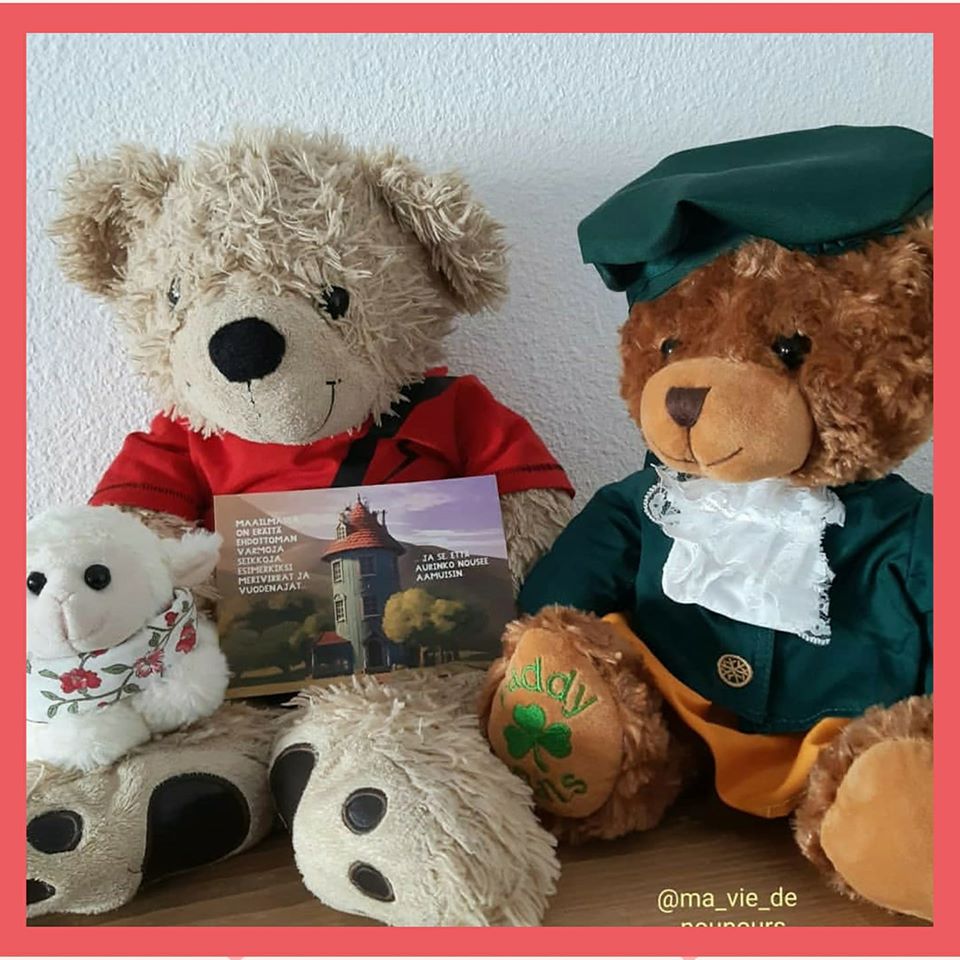 paddy_pals's tweet photo. Logan has new pals 
#paddypals #teddybears #TuesdayMotivation #adoptateddybear #irishpiper https://t.co/tfoaD95cZ9