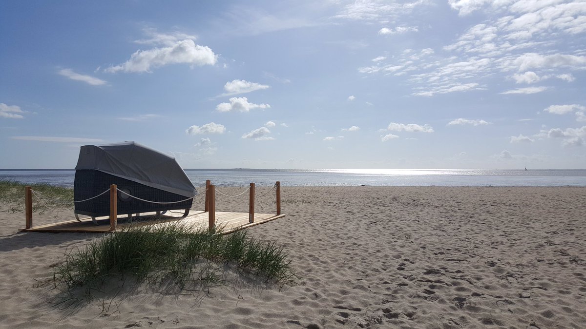 wangerland's tweet photo. Eine Nacht direkt am Strand zu verbringen ist etwas ganz besonderes! Hier an der #Nordsee ist dies Möglich.

Habt Ihr schon eine besondere Schlafmöglichkeit an der Nordsee oder vielleicht sogar im #Wangerland ausprobiert?

#wangerliebe #nordseeliebe #schlafstrandkorb #schillig https://t.co/aWSeLNfw6n