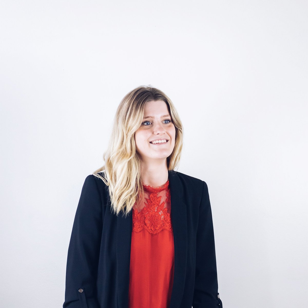 wokine's tweet photo. [🎙VIE D’AGENCE]

Elle avait intégré l’équipe en avril 2019 pour son stage de fin d’études . 
Elle est désormais officiellement chef de projet digital !
Welcome Charlotte, on est heureux de te compter parmi nous ! 
Allez la féliciter sur son Linkedin ✌️https://t.co/7oCXjmtz3x https://t.co/dVRtPRnGUe