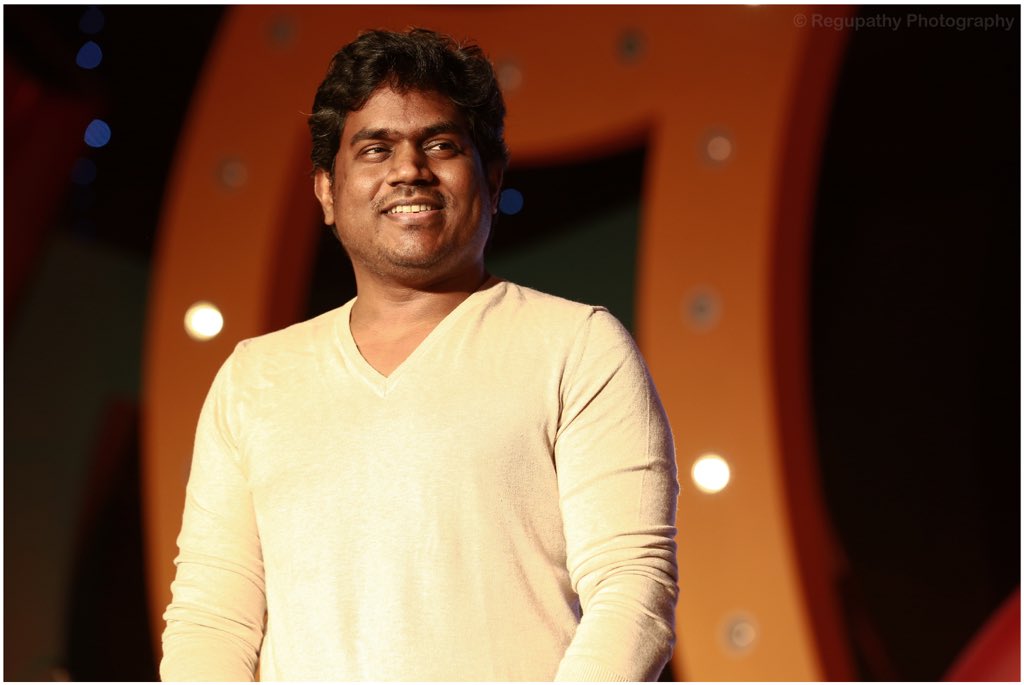 Regupathy_Rgy's tweet photo. U1 the BGM king 👑 @thisisysr #Throwback #loyolaovations #2k16 #chennai282innings @vp_offl #23YearsofYuvanism #yuvanshankarraja #yuvanism #yuvan #23yearsofYuvan #u1 @yuvanfansworld @YuvanSoulMusic #regupathyphotography https://t.co/0AX0HG8pLn