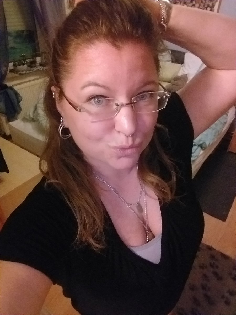 SaskiaErna's tweet photo. #secretary #misssecretary #fuckoffice #misseserna #kissyou #missiontax #goodmood #funnylady #ladywithglases #glases #onlytoday #liveforthis https://t.co/uHyYVjmchW