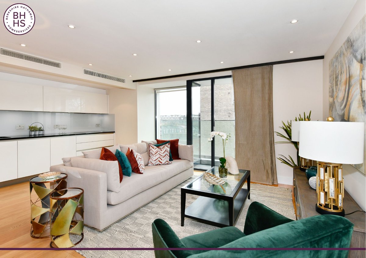 BHHSKayandCo's tweet photo. FOR SALE: A luxurious #fifthfloor apartment with wonderful views over #HydeParkSquare. This spacious #threedoublebedroom, #threebathroom property is offered for sale on a long lease. Contact our team today to book a viewing: https://t.co/e8dhbLcS1i #bhhslondon https://t.co/HbMZCh5LeI