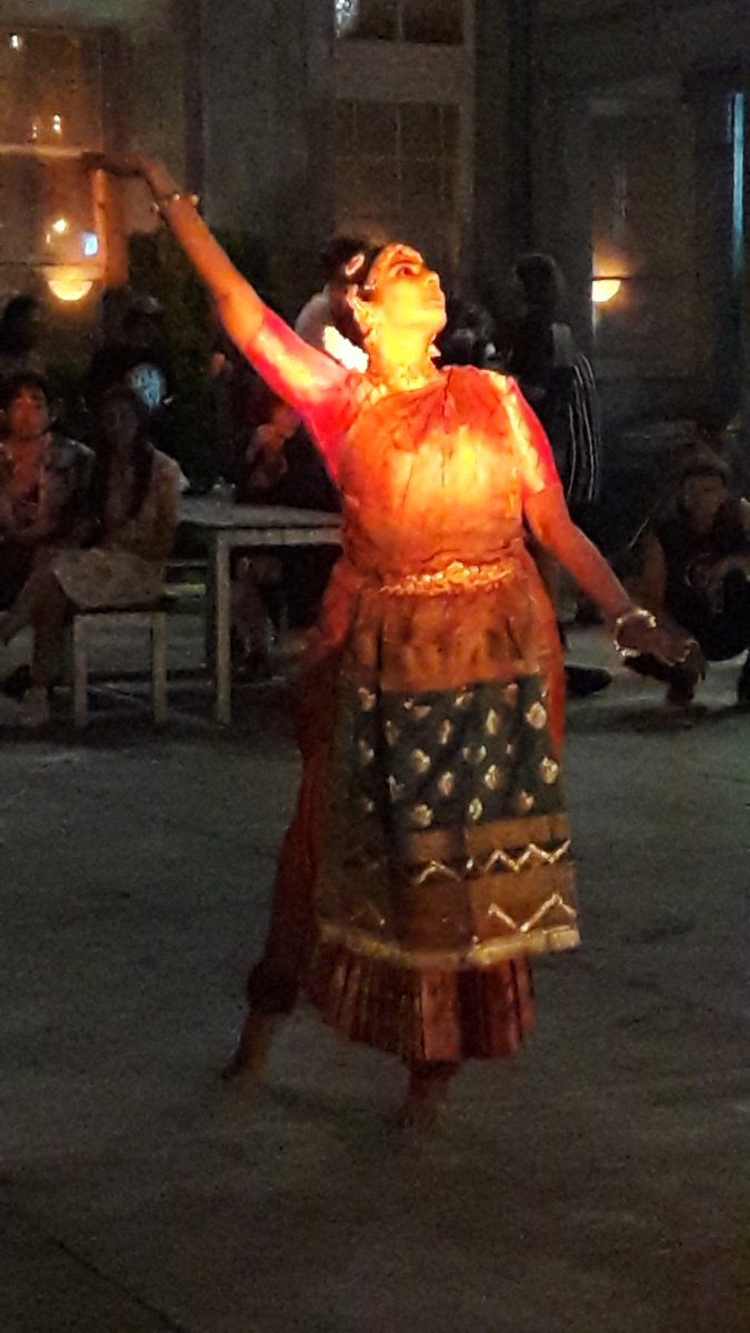 YungEnChee1's tweet photo. The exquisite Bharatanatyam dancer, Swarnamalya Ganesh, performing in the HuRU-hARa program at Abbotsford Convent on Sunday night #AsiaTOPA https://t.co/0zGtAynLII