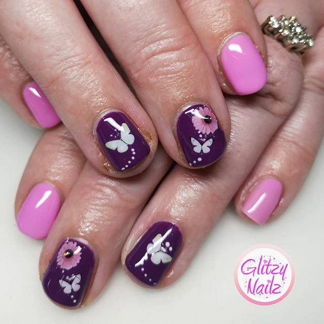 Pam wanted something pretty and cheery so we opted for some Butterfly decals for sunshine wishes.
#thegelbottleinc #thegelbottle #gelbottlepurplemajesty #gelbottleaubergine #butterflynails #glitzynailz2010 #glitzynailz #glitzynailzbycaireen #naildesigns … ift.tt/3amXz35