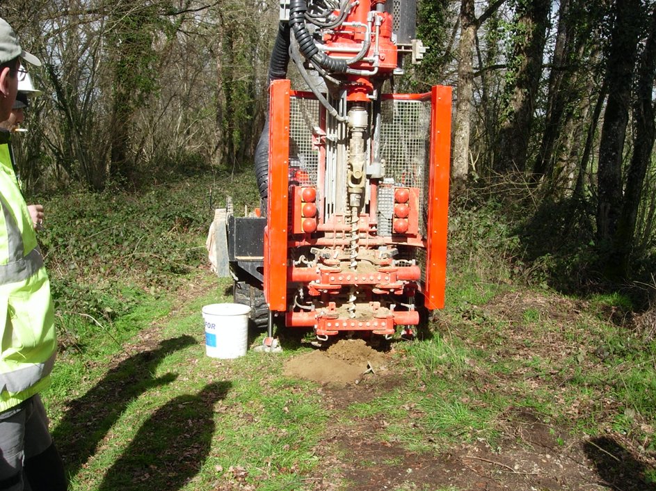 TransPod_Inc's tweet image. Geo-technicians from ALIOS in work to kick-off the construction of our #hyperloop test facility in Droux near @VilleLimoges87 in #France.
More to come with @sadecgth @EDFofficiel and REC Architecture, stay tuned!!!