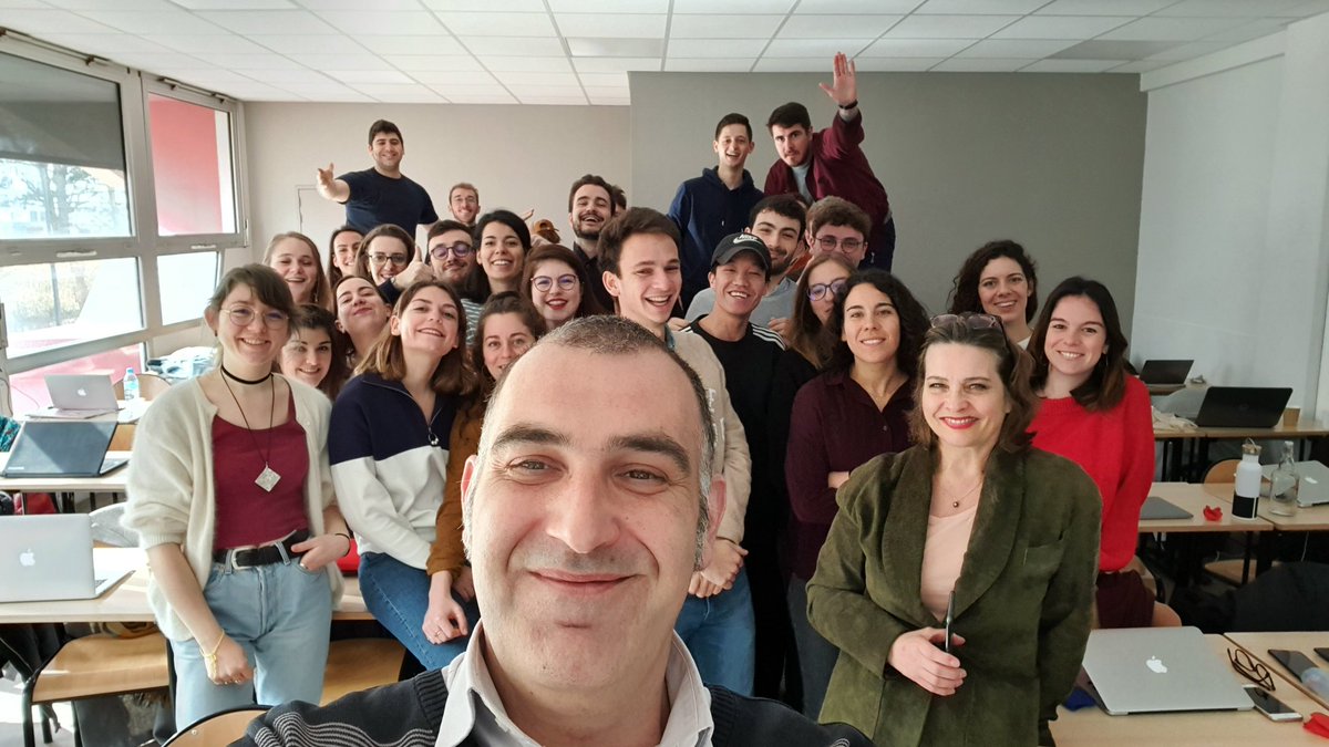 Ym78200's tweet photo. #Letsdoit En direct de @NEOMAbs 
avec la dream team de #startuper 🤟

Cc @Lucie_Collard_ @VassiliouMM @EleonoreSourzat @paulbloisFR @BaillyEdouard1 @wendy851774 @LucieTesr @juliettelfv22 @LeaBouchoucha @ValentineSchtt @ChloeServigne @sophiebr21 https://t.co/aF8whLrE5n