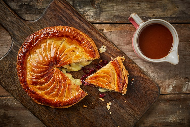 Celebrate #Britishpieweek with Brie, Cranberry and Red Onion Pithivier by <a href="/gbchefs/">Great British Chefs</a>. 

Nom nom nom! We just can't get enough of it. 

greatbritishchefs.com/recipes/brie-c…

#Britishpieweek2020 #pie #eaterlondon  #pieeyed #piealldayeveryday #pieanotherday #livingthepielife  #britishfood