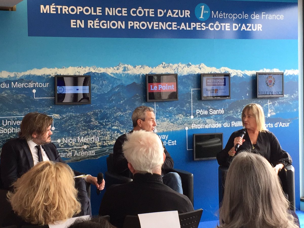 Bruno Falissard, spécialiste de l’hypnose 👀
« Ou apprend-on qu’on doit regarder les patients dans les yeux ? »
#MatinaleEco
#hypnose 
#neurosciences