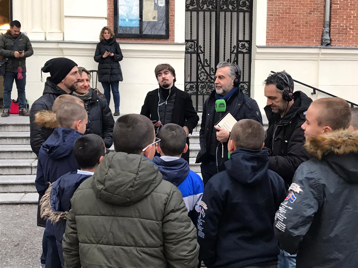 amigonianosLA's tweet photo. 📻El periodista @carlos__alsina ha visitado hoy el Colegio @LuisAmig1 de #Madrid, durante su programa @MasDeUno, para contar a sus oyentes el gran gesto de amistad que han tenido un grupo de alumnos de 6º de Primaria con un compañero enfermo de leucemia
🖱️https://t.co/gX1RSJXahw https://t.co/Ix6Ld1mwAe