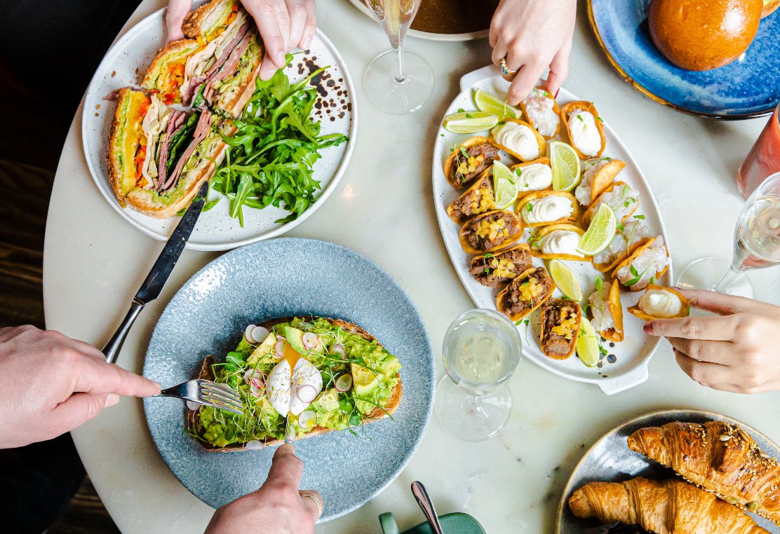 'Brunch is always a good idea, and when it looks this good, we cannot contain ourselves' @thehandbooknews featured Sea Containers Restaurant as one of the best brunches in London thehandbook.com/the-ultimate-g…