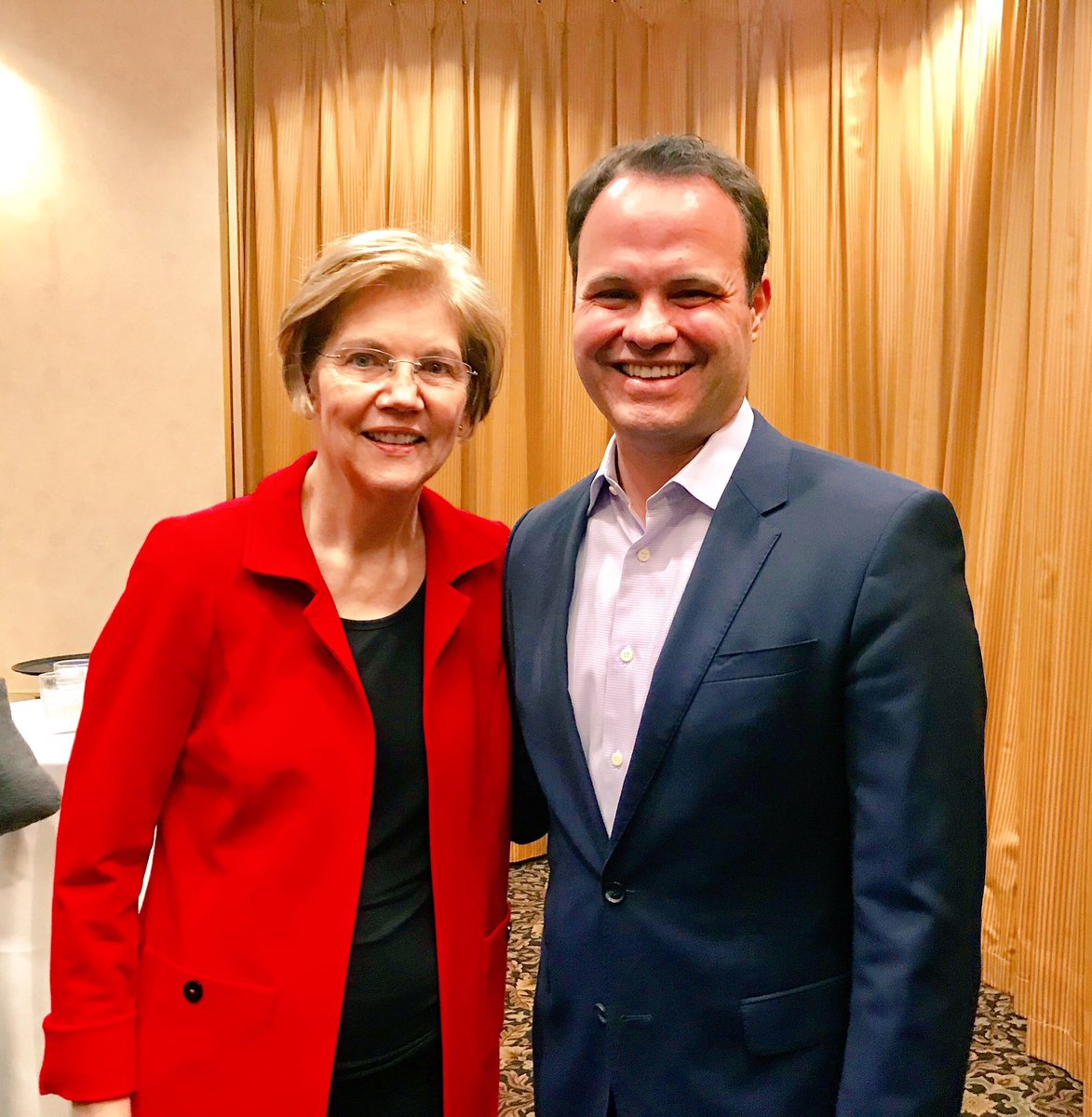 EricLesser's tweet photo. Today is the day! Please remember to vote. Polls are open from 7am-8pm. I’ll be heading out bright and early to vote for my friend @ewarren. She will be a GREAT President! #WinWithWarren https://t.co/EtQ9x4daUh