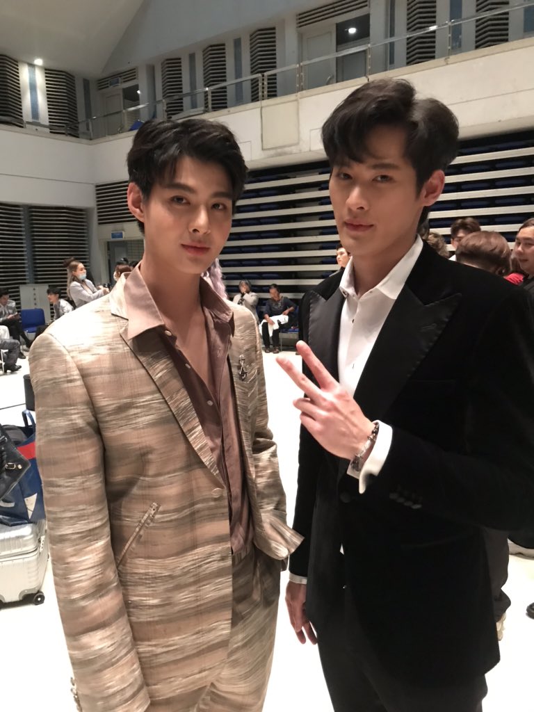 WutMovie's tweet photo. เก้าเซ้นต์ คือไม่ได้เจอกันนาน ก็ต้องแซะภาพหน่อย @numberx9th @Saint_sup https://t.co/XaTHRGyEBV