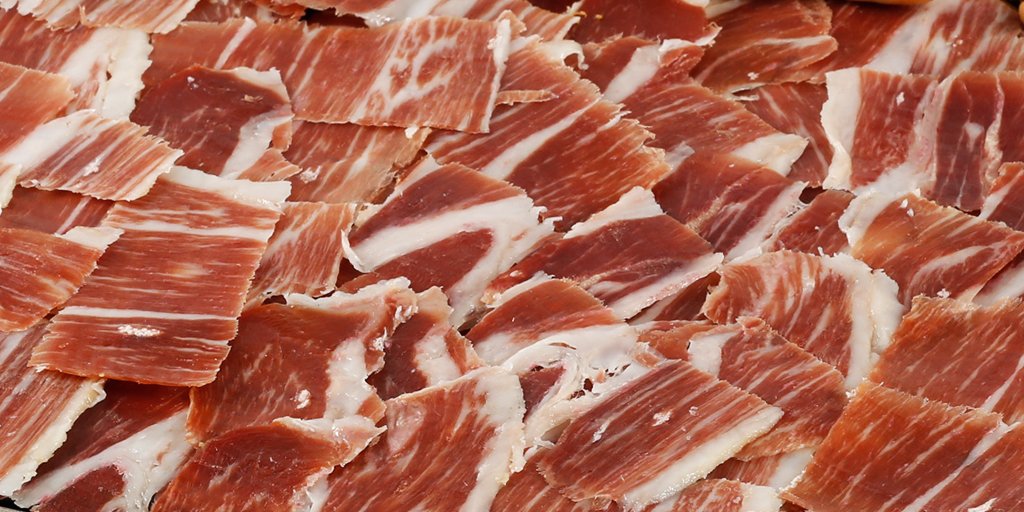 VaitPastelerias's tweet photo. 😎🥩En VAIT siempre hemos sido de jamón Ibérico, buscando siempre la mejor calidad ¿pero sabéis reconocer cuándo un jamón es de buena calidad o no? 🥩🧐 #venavait #badejajamon #jamoniberico #vait #vaitpastelerias #comida https://t.co/j8v8SGVheY