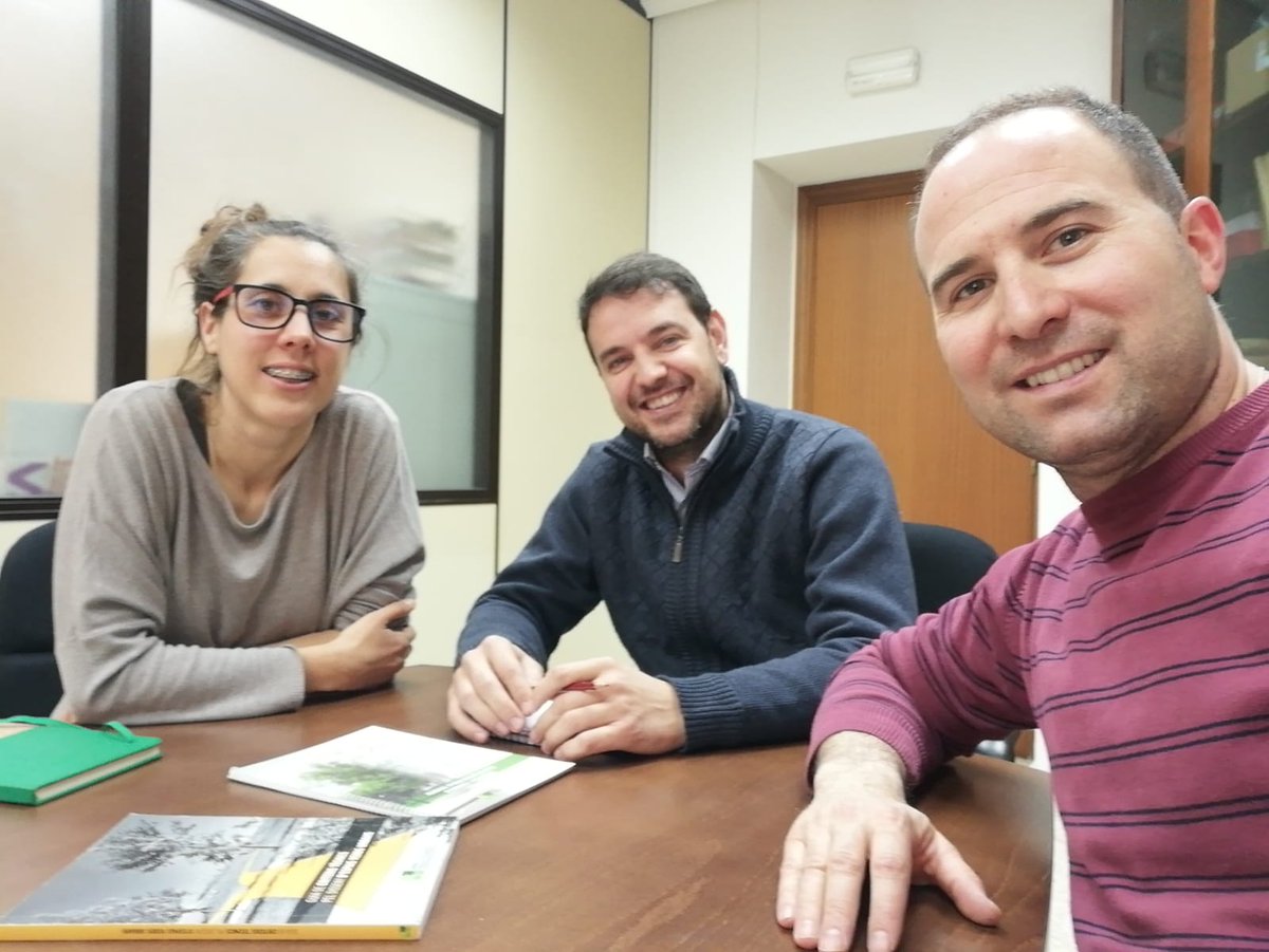 apevcat's tweet photo. Reunió del Grup GIP de l'#APEVEC al Ministeri d'Agricultura amb Angel Martín per presentar el grup i transmetre consultes normartives de gestió integrada de plagues #GIP  cc @mapagobi https://t.co/qAq1qQ6w7e