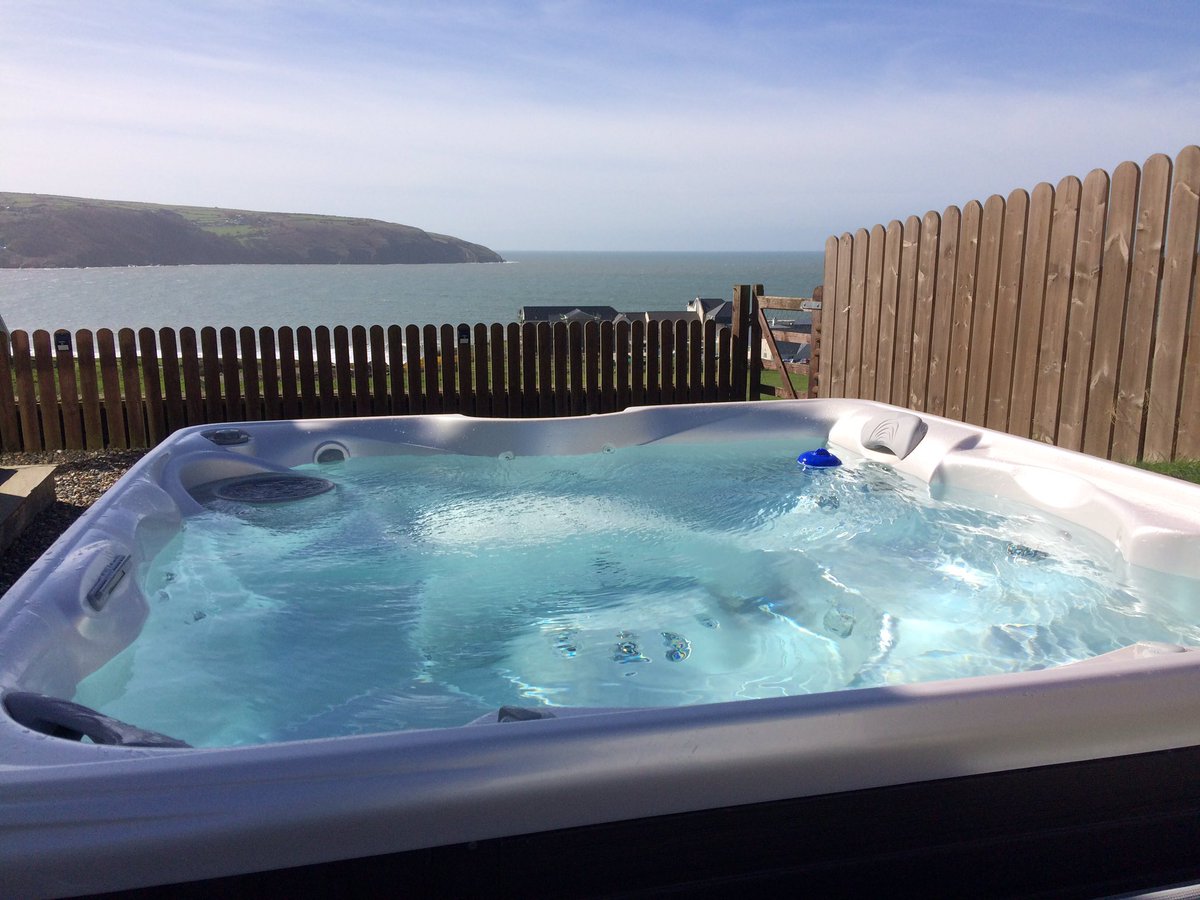 Our website has been ‘playing up’. So sorry. Dates are now book able in June and September.  Mor flin, ond mae ein gwefan wedi bod yn chwarae lan. Dyddiadau ar gael nawr xx gwbertvillas.co.uk