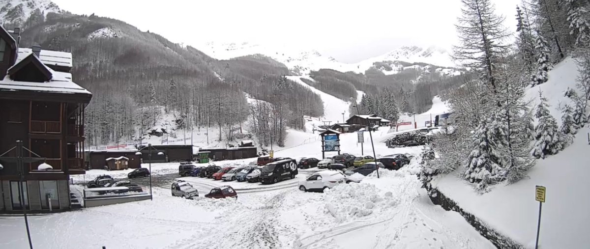 toscananeve's tweet photo. #Toscananeve e anche all' #Abetone è tutto  #bianco.  #toscana #tuscany #mytuscany #montagneditoscana  #sci #snow #skiing #snowboarding #montagna #appennino #appenninopistoiese #montagnapistoiese https://t.co/BokFJXcbhA