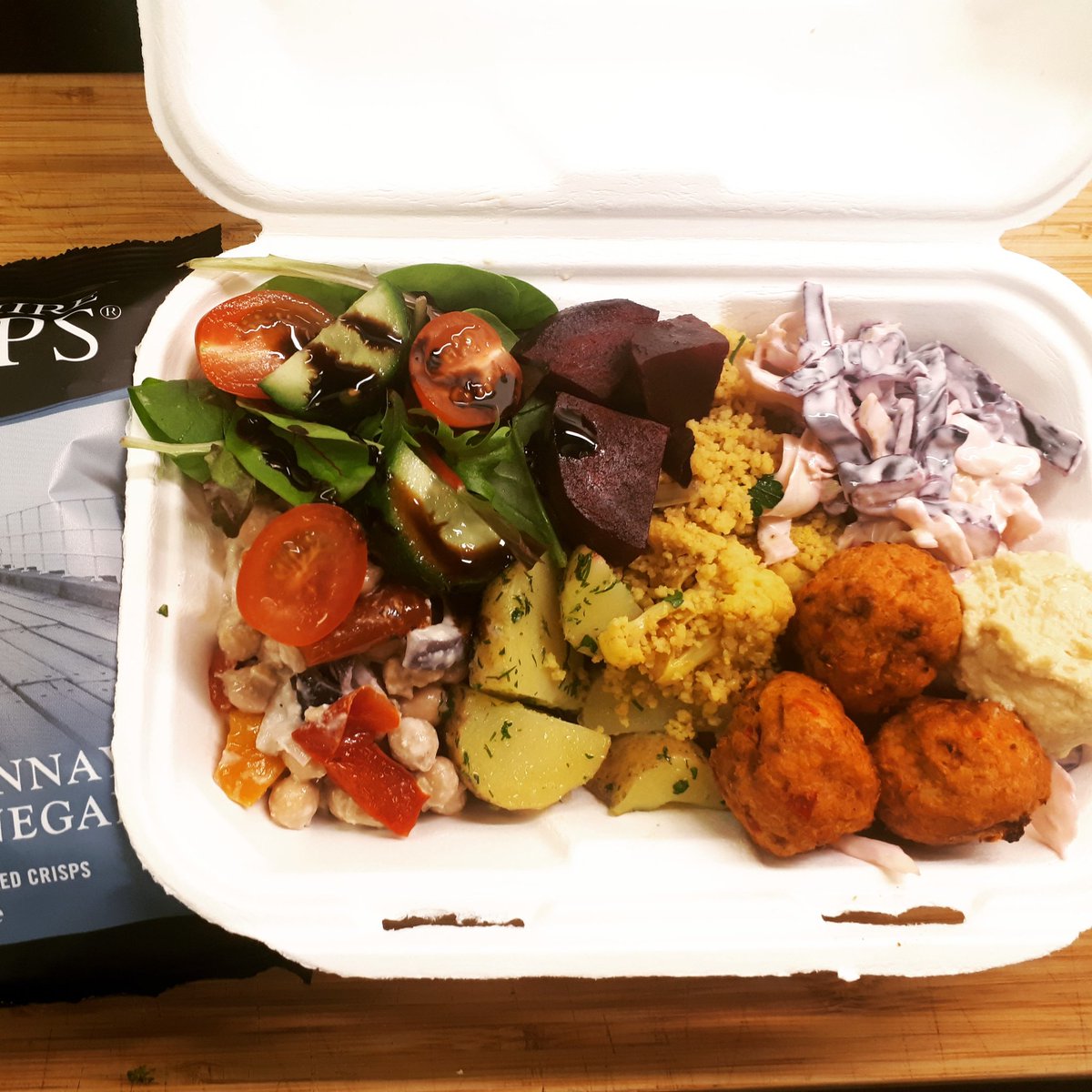 thattheredeli's tweet photo. 🙌🏻 Check out our tasty salad box 🙌🏻

Full of the freshly made good stuff to get you through the day 💪

Small £3.50
Large £4.50 (pictured) 

Served in #compostable boxes 🌍💛

Add falafel, haloumi or avocado for £1 

#vegetariansheffield 
#vegansheffield 
#independentsheffield https://t.co/P6N5s9bQEk