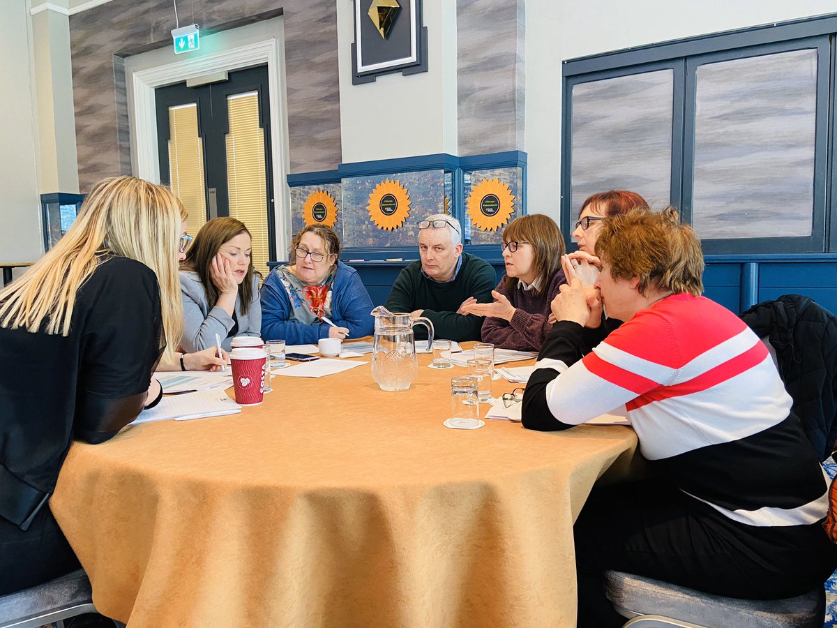 IrishHospice's tweet photo. Our Midlands CEOL groups are discussing case studies focused on patients who are dying and how they would deliver care including physical, social and spiritual for the patient and the family. #ceolcare #endoflifecare #IHFsupport https://t.co/kU3UDEA7dY