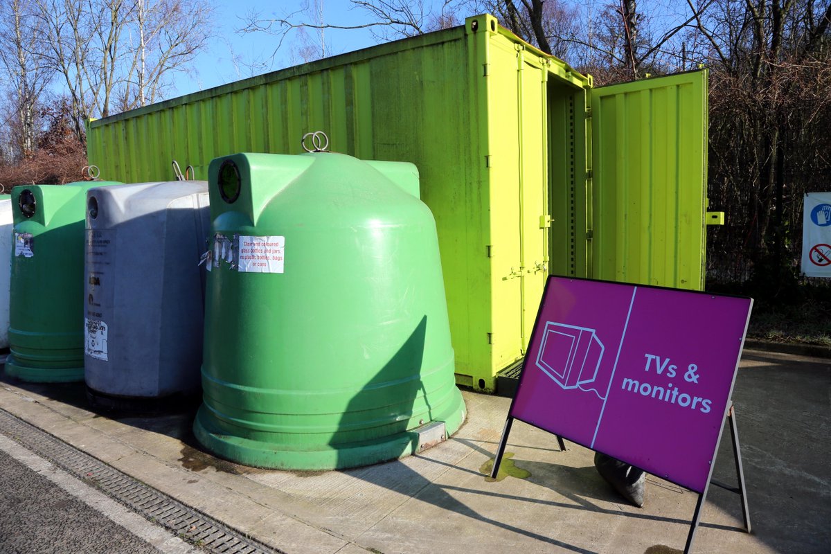 Derbyshirecc's tweet photo. Come on down to one of our nine household waste recycling centres! https://t.co/YddIKqNlMo Open daily 8.30 to 6. And if you’re bringing any unwanted household electrical items exchange them for golden tickets before Sun 5 April for your chance to win £100 https://t.co/kXGs1AE3nV https://t.co/gPbDqdSY8v