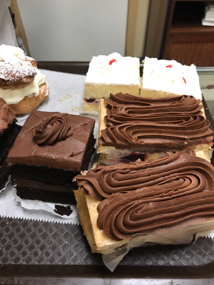 ILMWeekly's tweet photo. ⏩ Zaccagnini’s Pastry Shoppe + Slater Mill among the 23 reasons to check out our Pawtucket RI page https://t.co/myUz2Qrw3l
#Pawtucket #RI Rhodeisland #pastry #dessert #cakes #mill #museim #History Providence Cumberland Attleboro https://t.co/RSWIo5dF0e