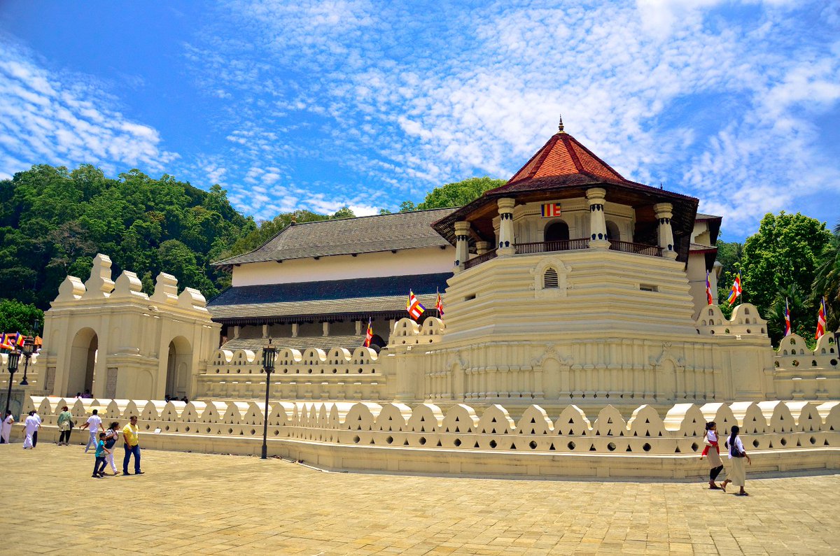 indebo's tweet photo. #SriLanka is the oldest continually Buddhist country in the world. Preserving the tooth of Lord Buddha is the sacred tooth relic temple. Paying homage to this holy relic, the country celebrates a 10-day festival known as the Kandy Esala Perahera.

#TravelTuesday #TuesdayThoughts https://t.co/LeCgDup9pS