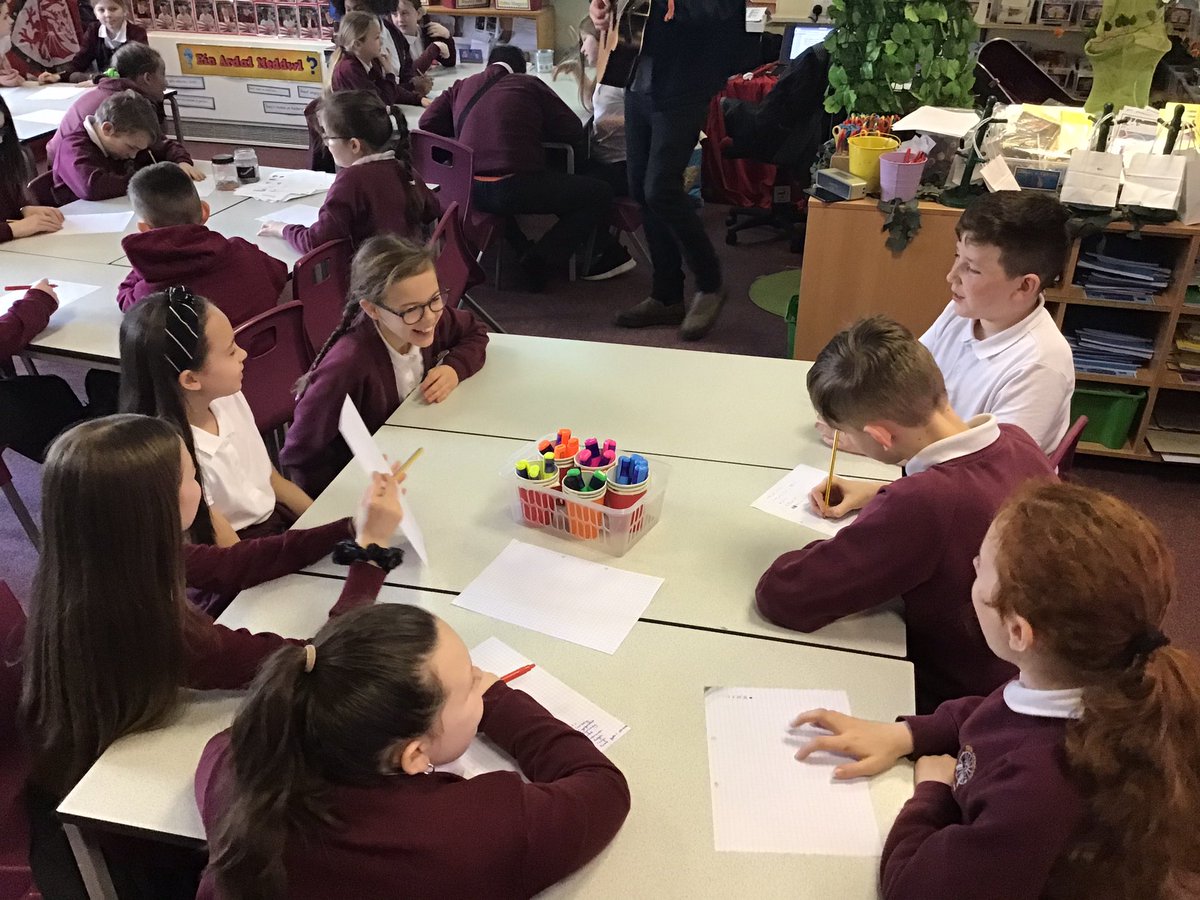 ysgolbroallta's tweet image. Dosbarth y #pwllglo wedi mwynhau gweithio gyda’r @WelshWhisperer bore ‘ma i ysgrifennu 2 bennill i anthem ein ysgol/Mr Jones’ class enjoyed our morning workshop with the Welsh Whisperer - we wrote the first two verses for our new school anthem that we will perform this afternoon