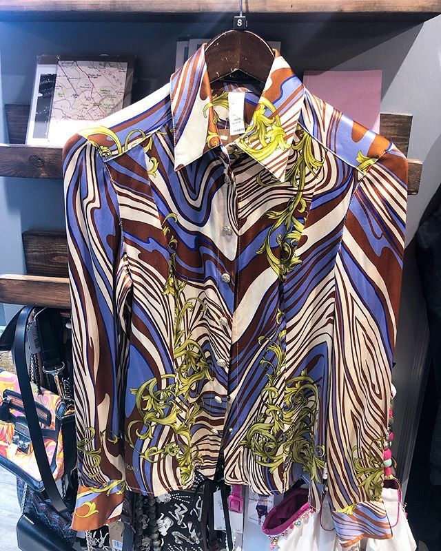 MLGeastdulwich's tweet photo. Or if you fancy a bit of @versace ..
#printlover .
.
#charityshopfinds #secondhandfashion #dosomethinggood https://t.co/wiGZdXqWWm https://t.co/C61vQxVV5I