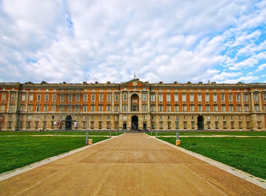 #ioviaggio Scopri la Reggia di Caserta, o Palazzo Reale di Caserta, è il più grande d’Europa, proclamato Patrimonio dell’umanità dall’UNESCO. Acquista qui:c-way.it/biglietto/regg…